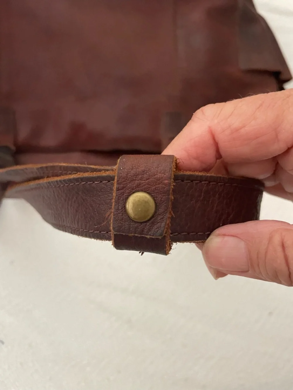 Duluth Trading Co Lifetime Leather Travel Duffle Bag Brown with Shoulder Strap